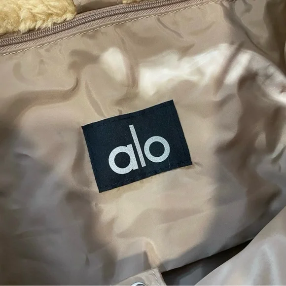 ALO Yoga Beige Sherpa Tote - Picture 4 of 5